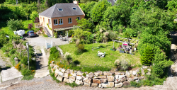 Au bord de l'eau, ravissante propriété avec demeure 7 pièces, terrasses et parcelle de 1900m²